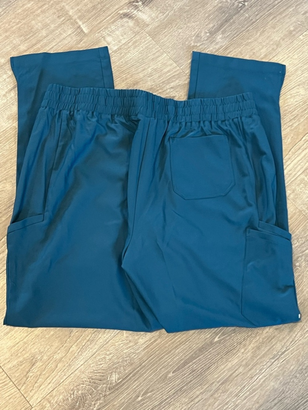 Grey's Anatomy Scrubs Set - Picture 8 of 8